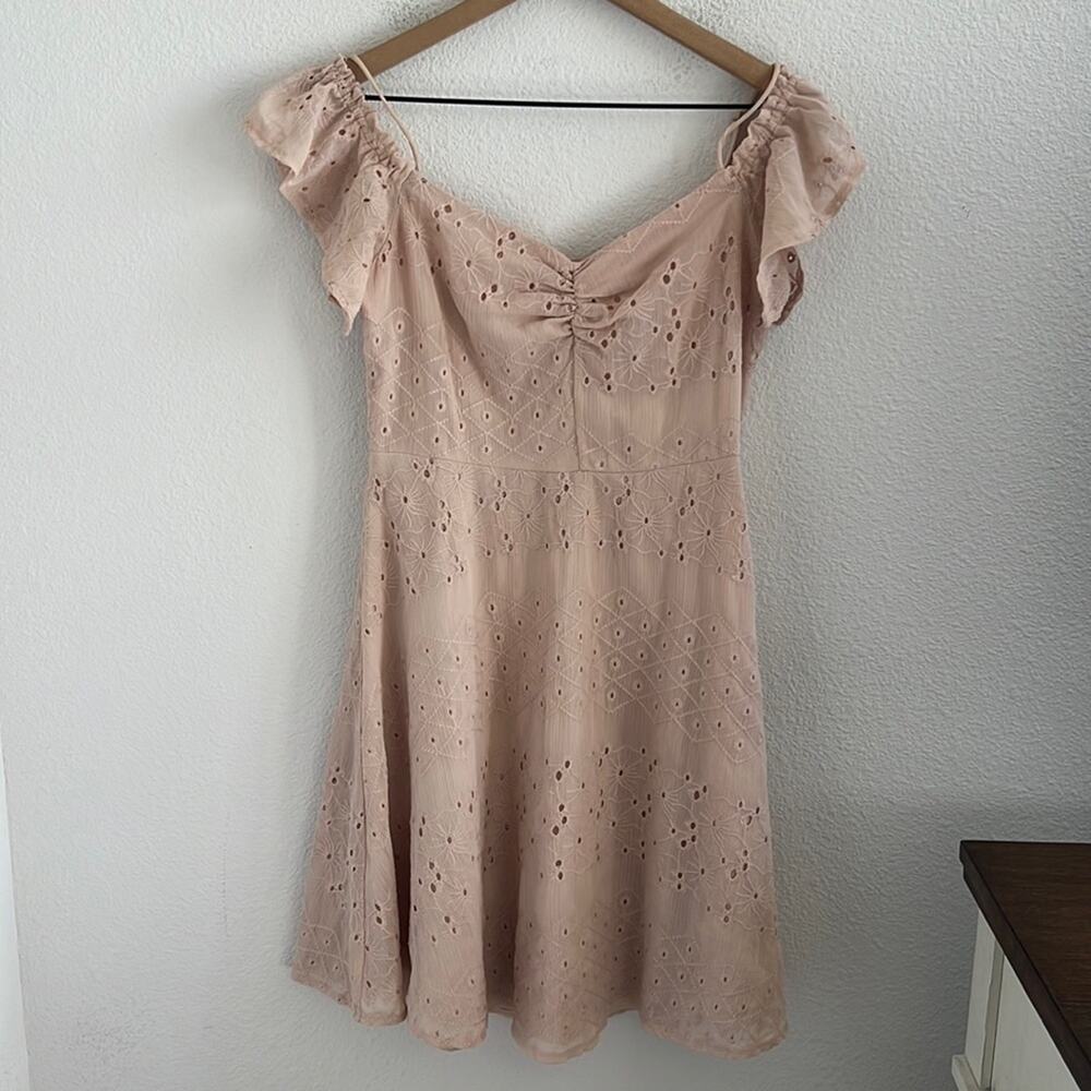 ASTR The Label Mackenzie Off Shoulder Eyelet Mini Dress Solid Short Sleeve Med
